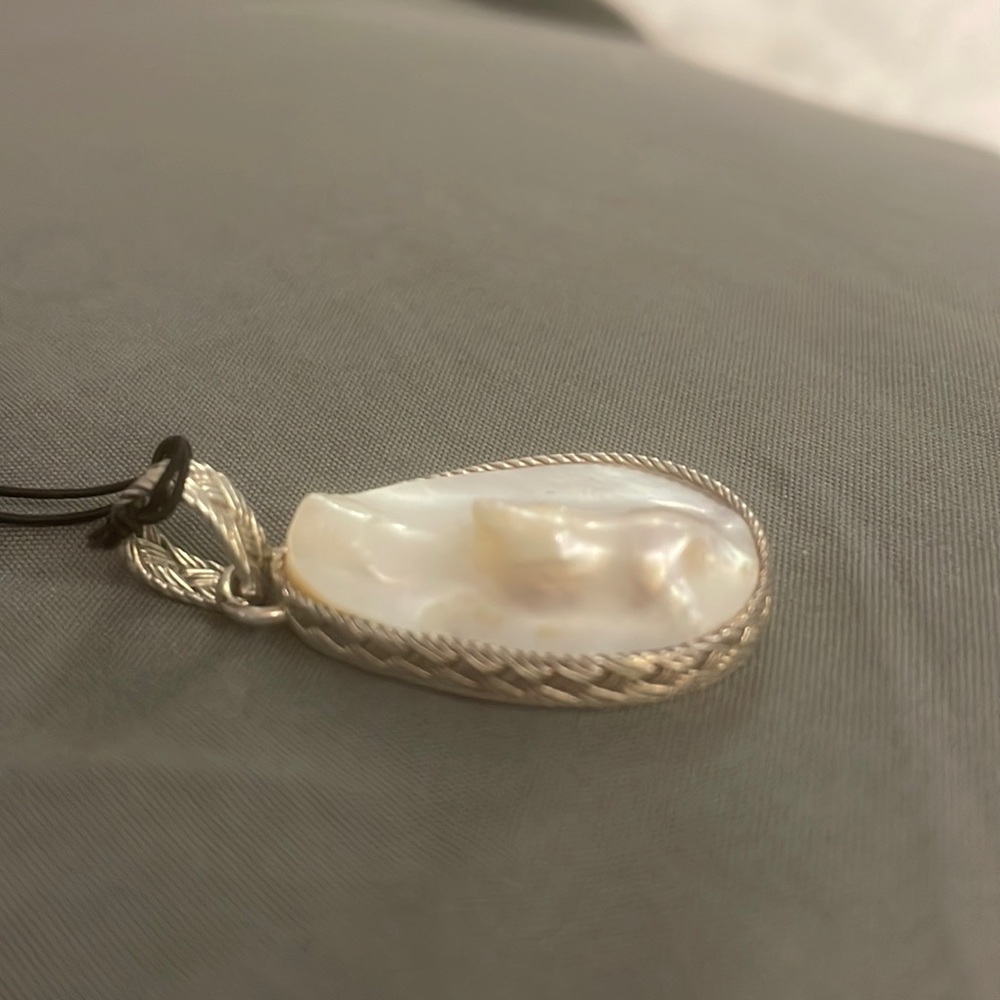 Anna King Mother of pearl oval cluster pendant set in 925 sterling silver 1.5